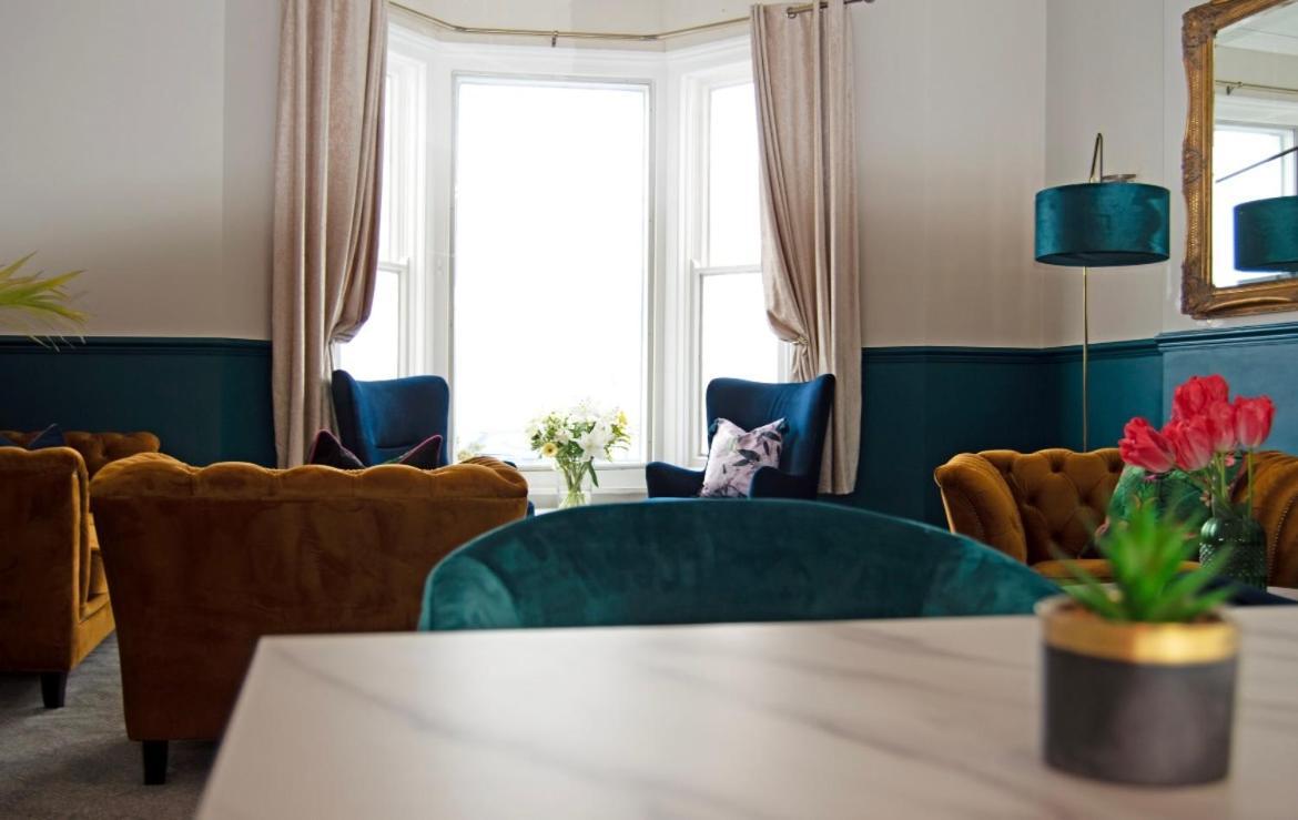 Hotel No5, Beachfront With Free Private Car Park Llandudno Bagian luar foto