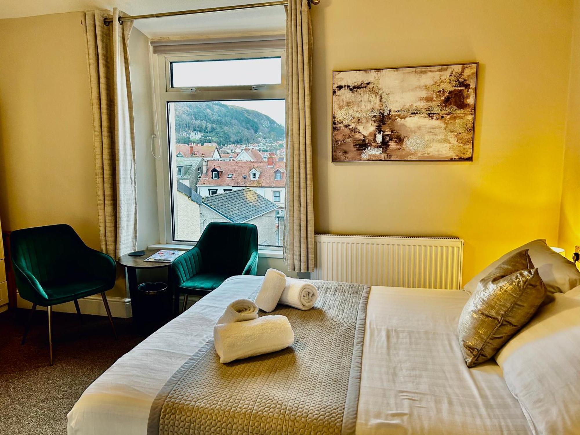 Hotel No5, Beachfront With Free Private Car Park Llandudno Bagian luar foto