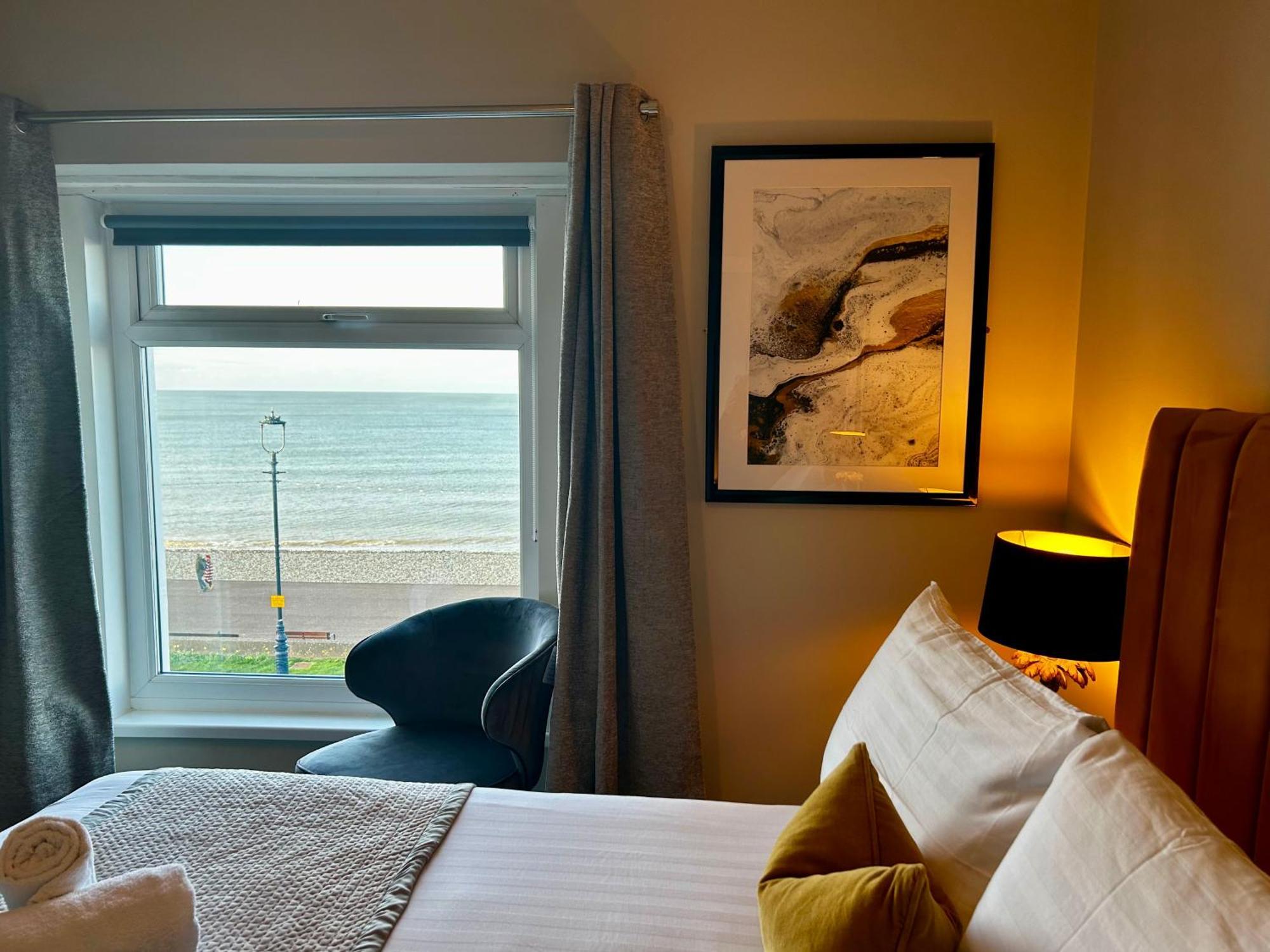 Hotel No5, Beachfront With Free Private Car Park Llandudno Bagian luar foto