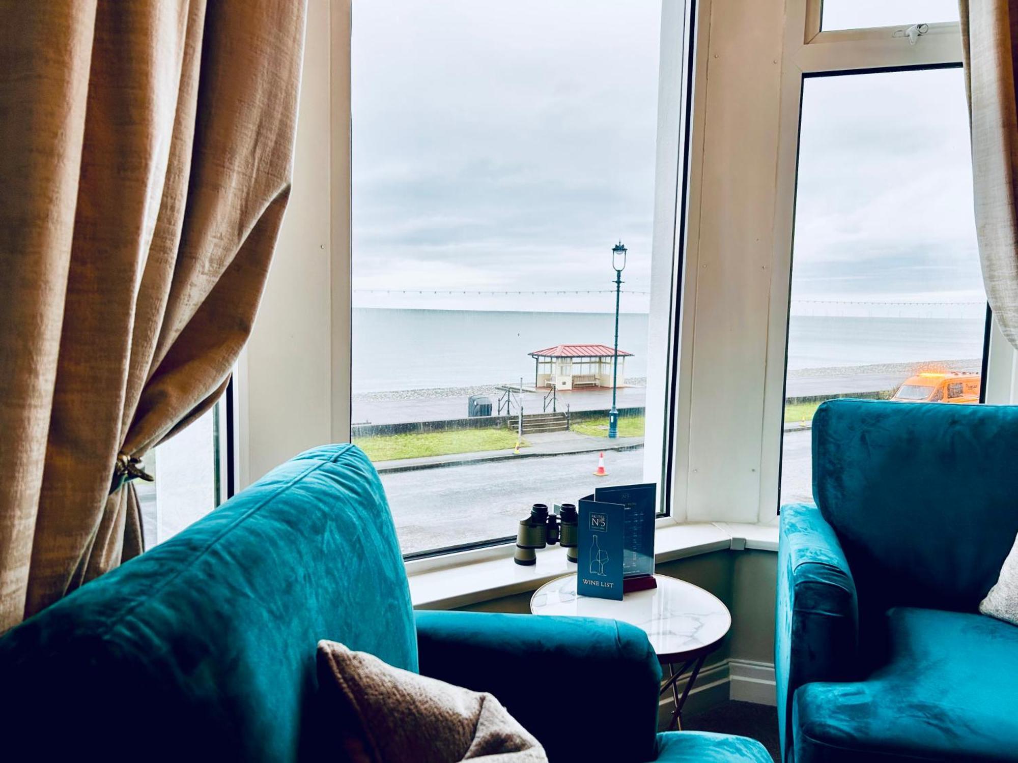 Hotel No5, Beachfront With Free Private Car Park Llandudno Bagian luar foto