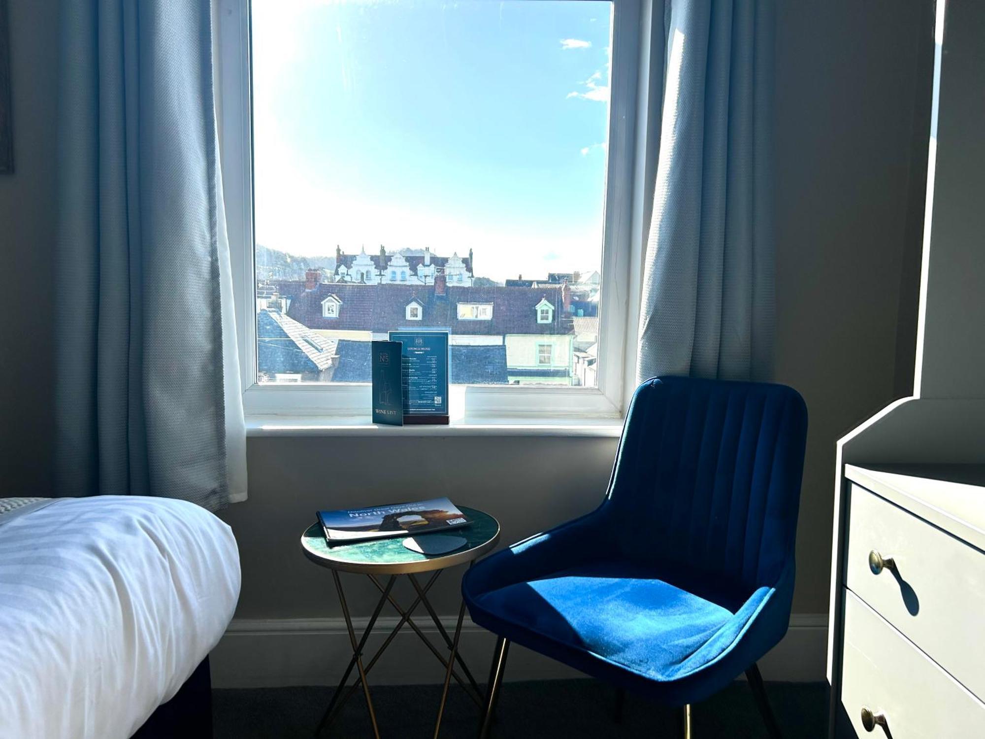 Hotel No5, Beachfront With Free Private Car Park Llandudno Bagian luar foto